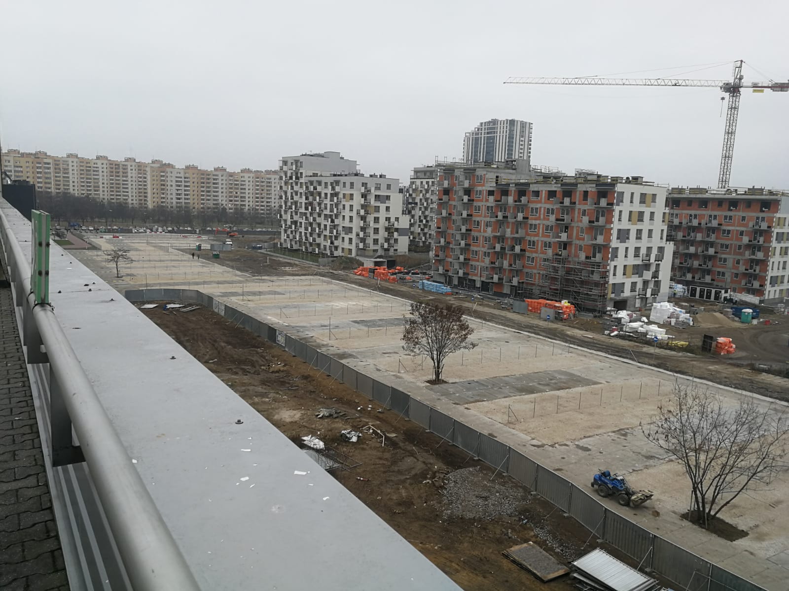 Tymczasowy parkingu przy Centrum Handlowym Atrium Promenada w Warszawie